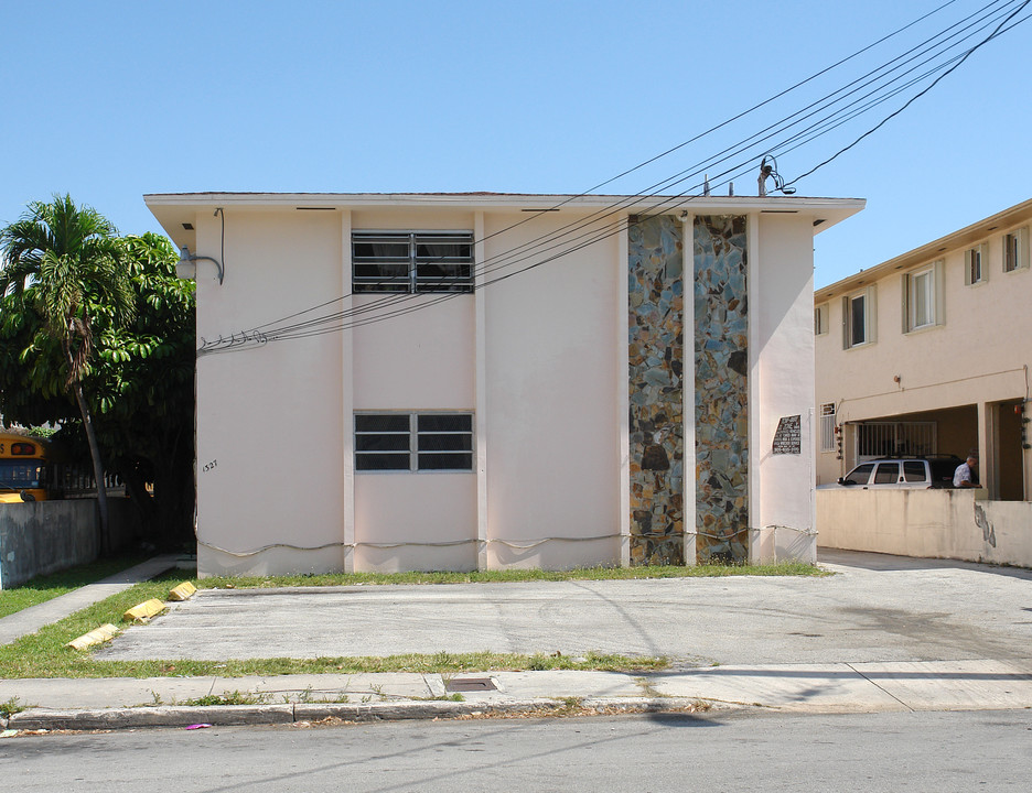 1327 NW 2nd St in Miami, FL - Building Photo