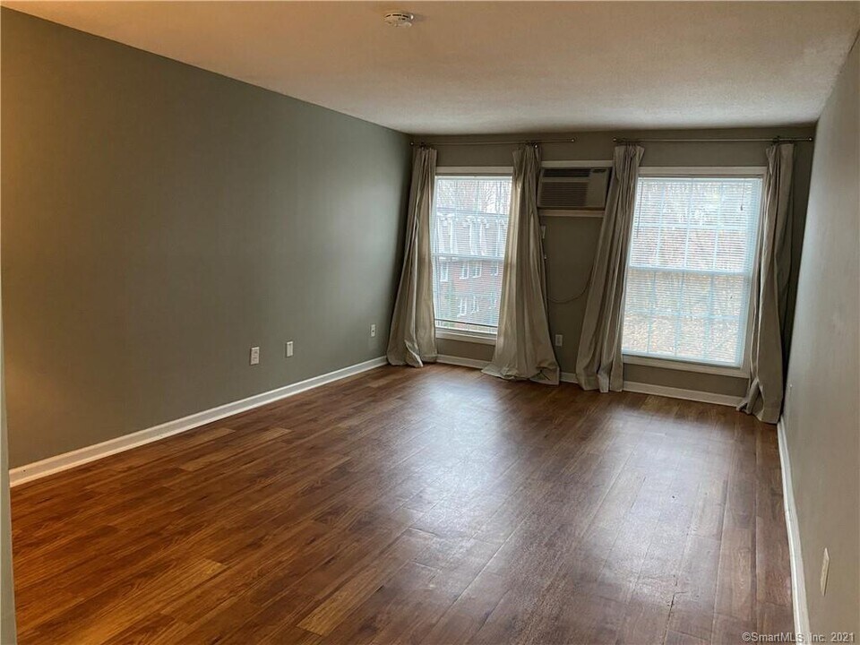 34 Padanaram Rd-Unit -316 in Danbury, CT - Building Photo