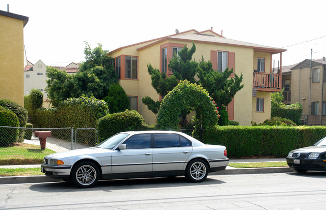 1640-1646 Scott Rd in Burbank, CA - Building Photo - Building Photo