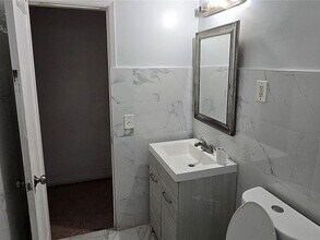 1451 NE 118th St in Miami, FL - Foto de edificio - Building Photo