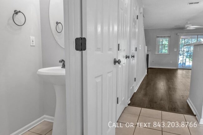 8100 Shadow Oak Dr in North Charleston, SC - Building Photo - Building Photo