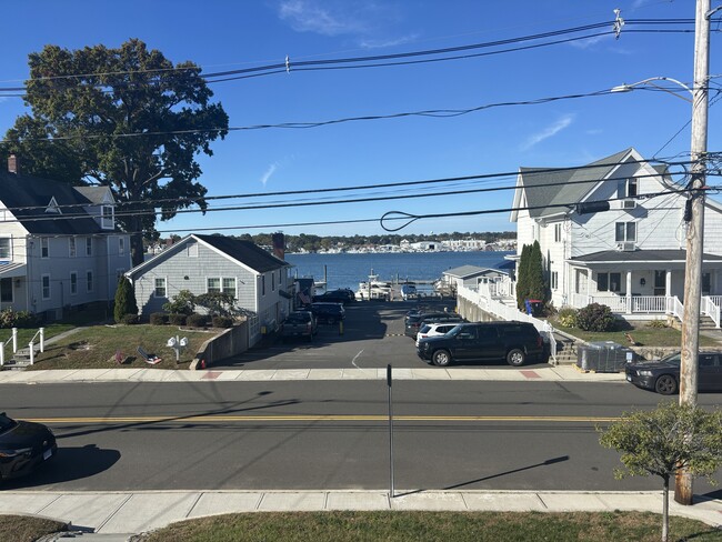 39 Cove Ave in Norwalk, CT - Building Photo - Building Photo