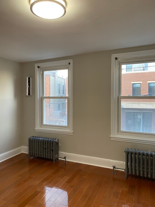 742 Carpenter St, Unit 3rd Floor photo'