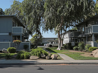 Royal Villa Apartments in Clovis, CA - Foto de edificio - Building Photo