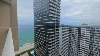 1980 S Ocean Dr, Unit PHC in Hallandale Beach, FL - Building Photo
