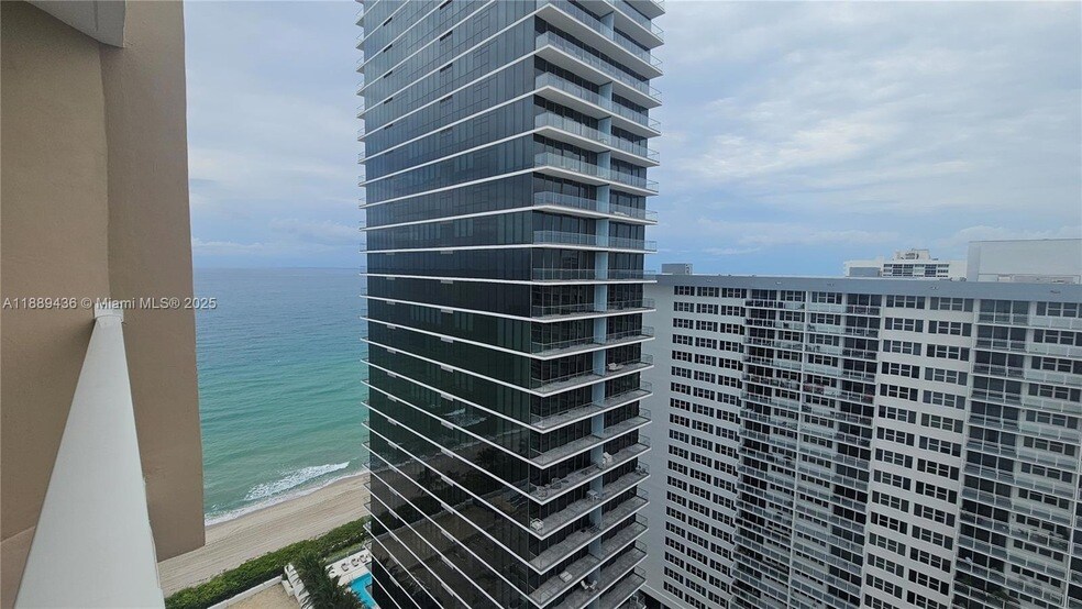 1980 S Ocean Dr, Unit PHC in Hallandale Beach, FL - Building Photo