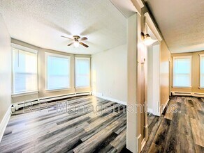 61 Delos St W in St. Paul, MN - Foto de edificio - Building Photo