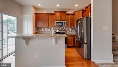 11723 Palm Desert Pl in Waldorf, MD - Foto de edificio - Building Photo