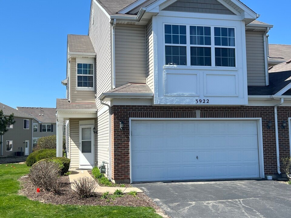 3922 Preston Dr in Yorkville, IL - Building Photo
