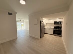 Deerfield East in Deerfield Beach, FL - Foto de edificio - Building Photo