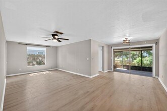 1712 Village Ct in Brandon, FL - Foto de edificio - Building Photo