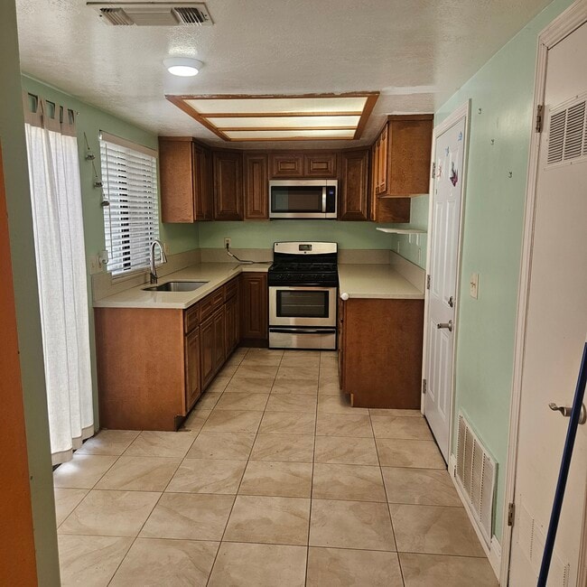 8503 Center Pky in Sacramento, CA - Building Photo - Building Photo