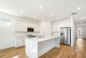 6751 SE Pk Trce Dr in Stuart, FL - Building Photo - Building Photo