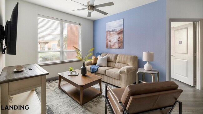 1001 S Center St in Arlington, TX - Foto de edificio - Building Photo