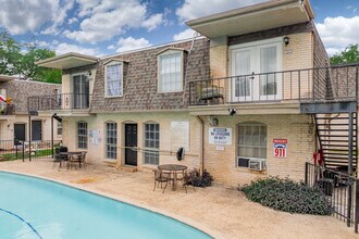 170 De Chantle Road in San Antonio, TX - Building Photo - Building Photo