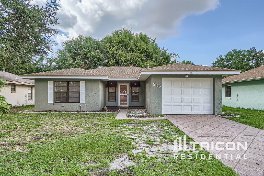 916 Sunshine Way SW in Winter Haven, FL - Building Photo