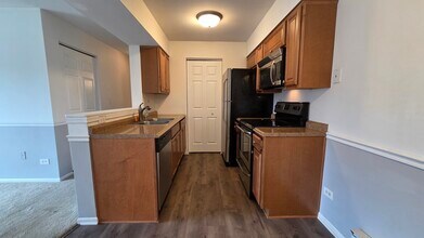 627 S Virginia Rd in Crystal Lake, IL - Building Photo - Building Photo