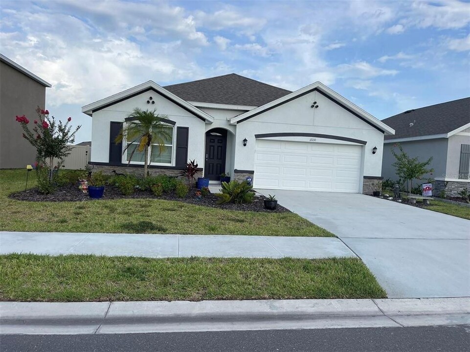 17210 Reserva Dr in Bradenton, FL - Building Photo