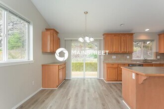 1417 200th St Ct E in Spanaway, WA - Foto de edificio - Building Photo