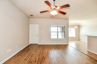 1824 Ridgecrest Dr in Terrell, TX - Building Photo - Building Photo