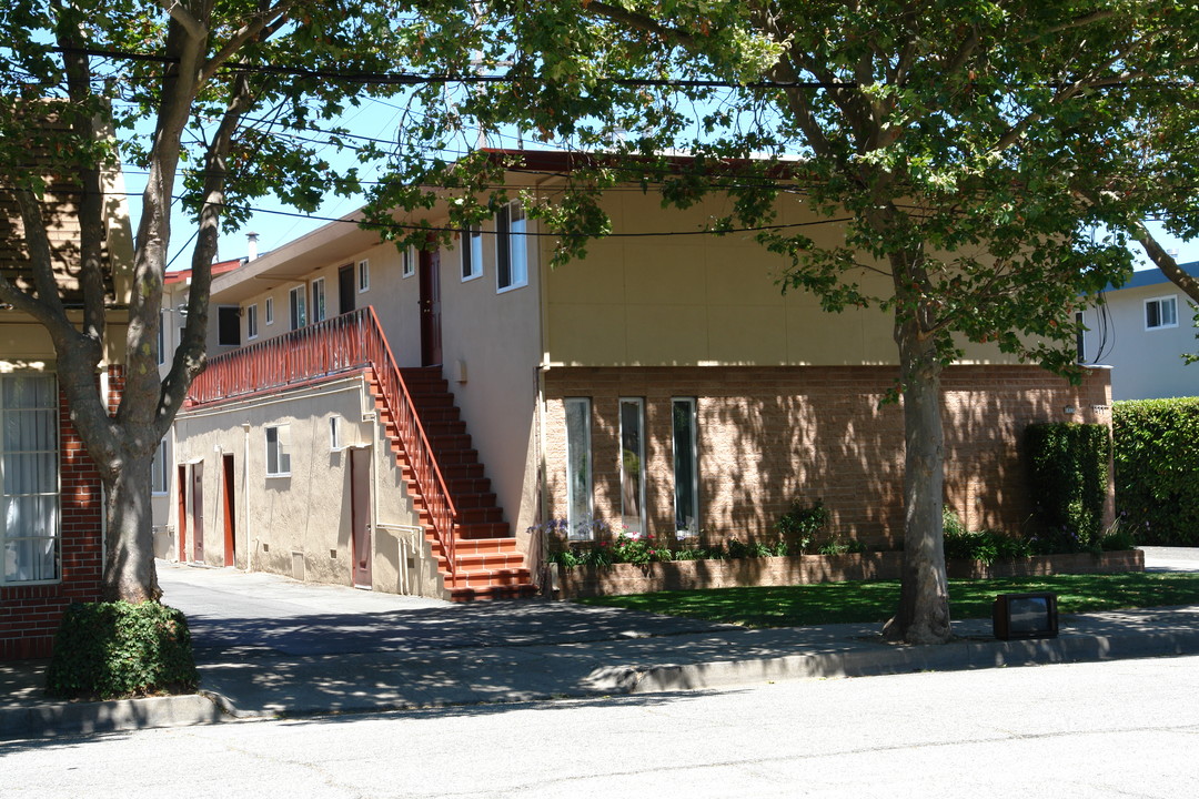 1411 S B St in San Mateo, CA - Building Photo