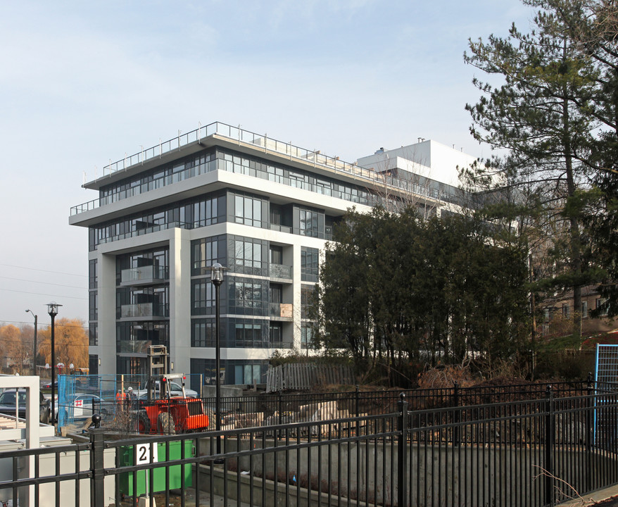 Jade Condominiums in Toronto, ON - Building Photo