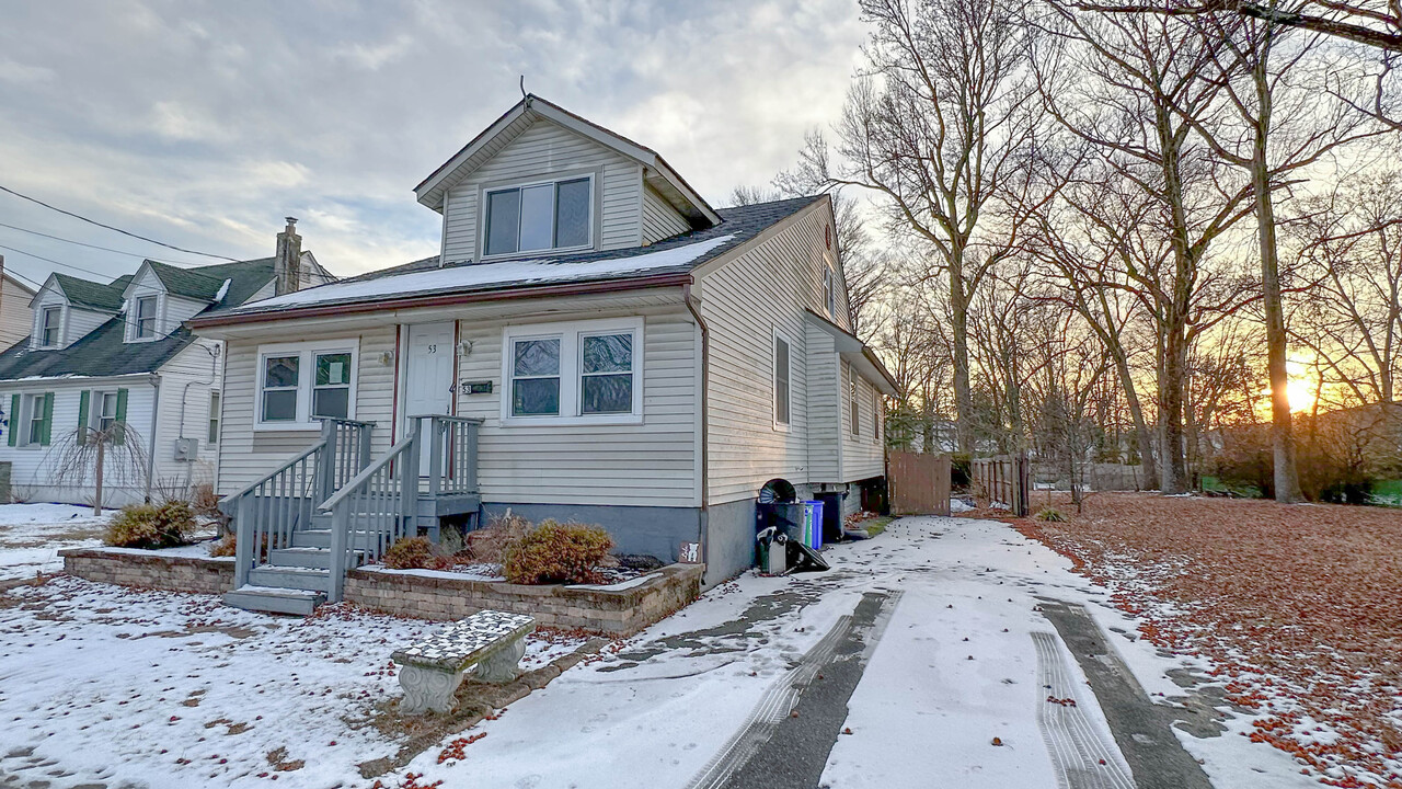 53 Hessian Ave in West Deptford, NJ - Building Photo