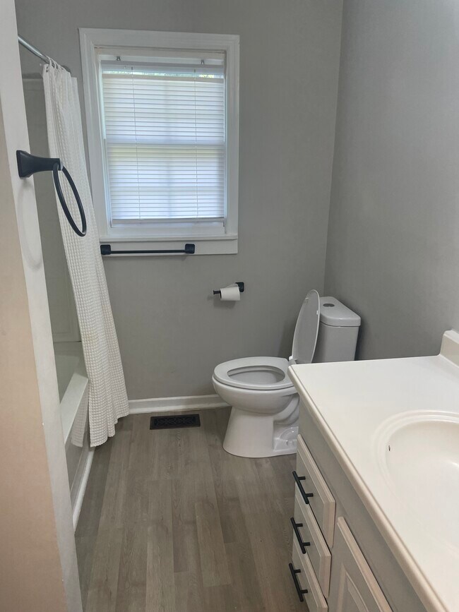 492 Hillcrest Ave in Winterville, NC - Building Photo - Building Photo