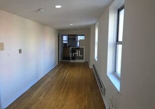 482 W Broadway in New York, NY - Building Photo - Building Photo