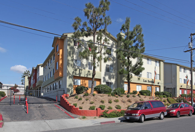 Las Serenas in San Diego, CA - Foto de edificio - Building Photo