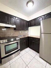 813 SW 10th St in Hallandale Beach, FL - Foto de edificio - Building Photo