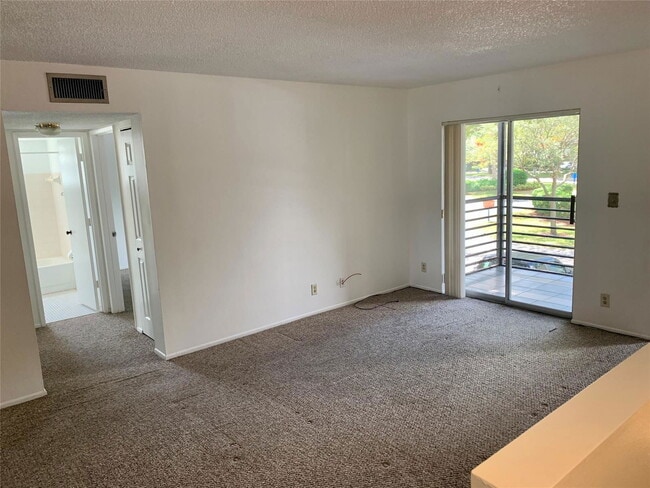 511 Gardens Dr in Pompano Beach, FL - Building Photo - Building Photo