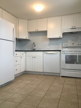 103 Quaker Rd, Unit Hyannis in Hyannis, MA - Building Photo - Building Photo