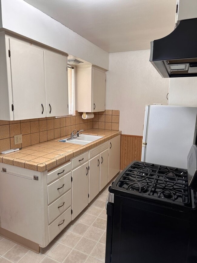 4207 H St in Sacramento, CA - Building Photo - Building Photo