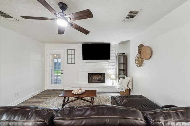 5618 Village Way Dr.