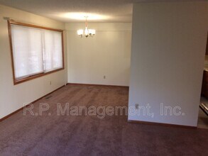 15280 Lesley Ln in Eden Prairie, MN - Foto de edificio - Building Photo
