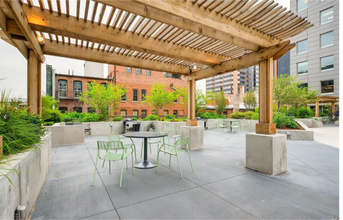 1625 Larimer St, Unit 2607 in Denver, CO - Building Photo - Building Photo