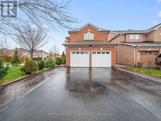 1 Pilgrim Pl in Brampton, ON - Building Photo - Building Photo