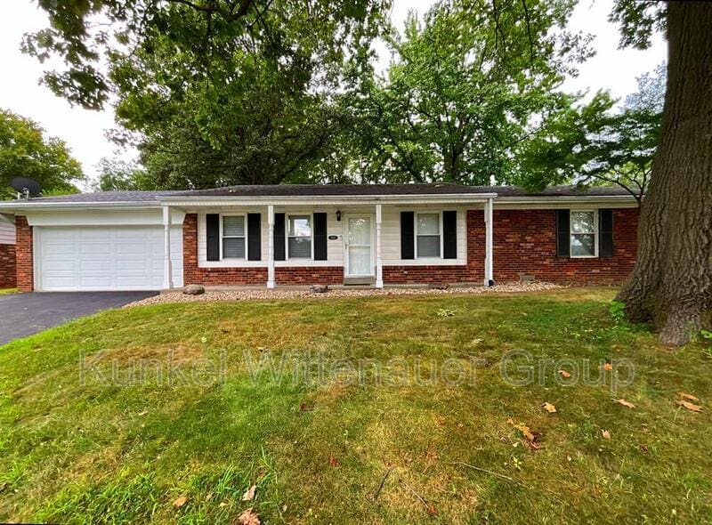 3863 Timberlake Dr in Swansea, IL - Building Photo