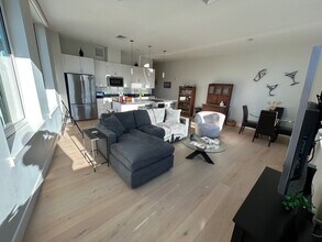 167 Newbury St, Unit 206 in Portland, ME - Foto de edificio - Building Photo