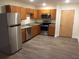 15 Park St in Essex, VT - Building Photo