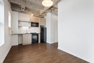 1325 W Wilson Ave in Chicago, IL - Building Photo - Building Photo