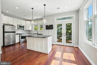 3911 Courtland Cir in Alexandria, VA - Building Photo - Building Photo