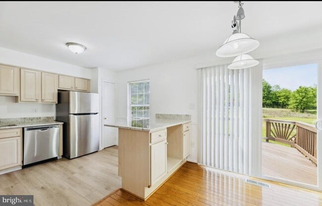 property at 3645 Dahlgren Pl