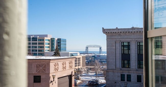 521 W 2nd Street - Leijona in Duluth, MN - Foto de edificio - Interior Photo