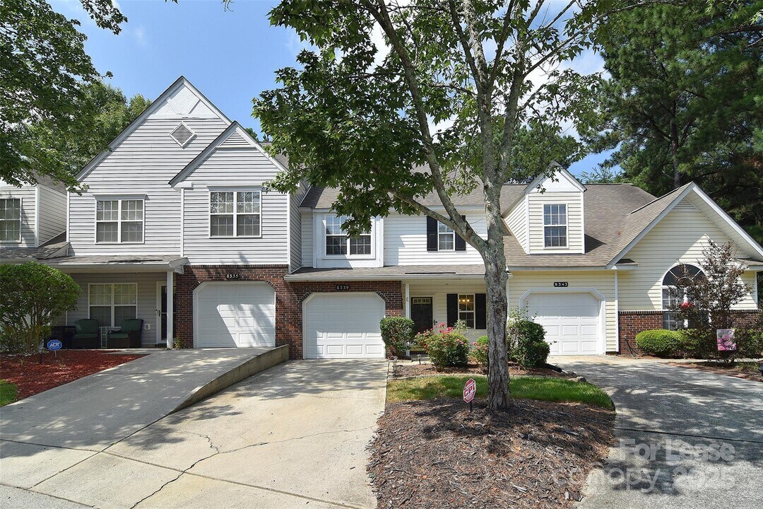 8339 Christmas Ct in Charlotte, NC - Building Photo