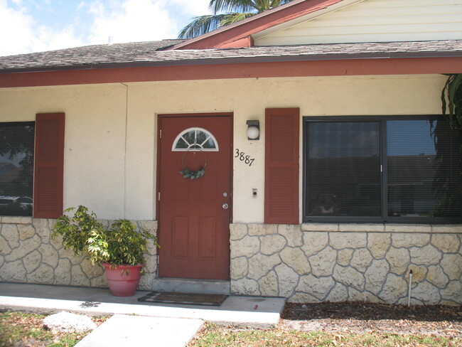3885 Wilshire St in Palm Beach Gardens, FL - Building Photo - Building Photo