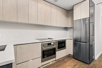 186 First Avenue, Unit 2N in New York, NY - Building Photo - Building Photo