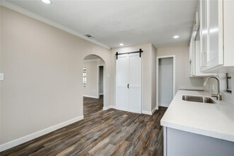 418 S Kansas St in La Porte, TX - Building Photo - Building Photo