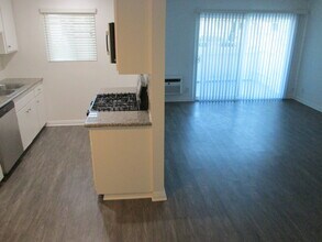 Brentwood Apartments in La Palma, CA - Building Photo - Building Photo
